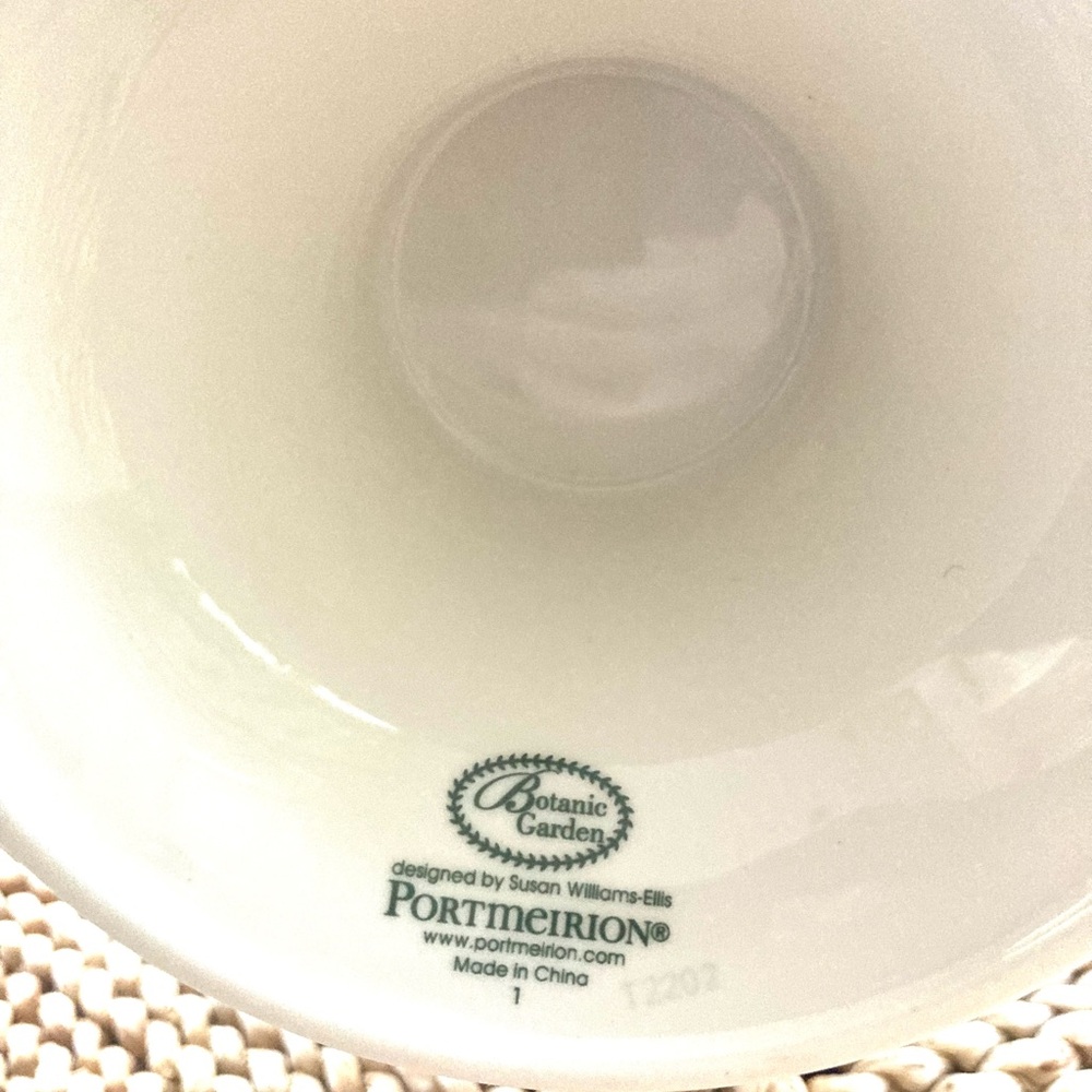 New Gift Boxed Portmeirion Botanic Garden scalloped edge footed bowl. - Picture 7 of 12